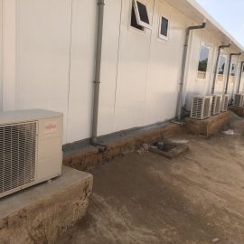 Pose des climatiseurs et plomberie sur les CTE Covid-19 à Natitingou